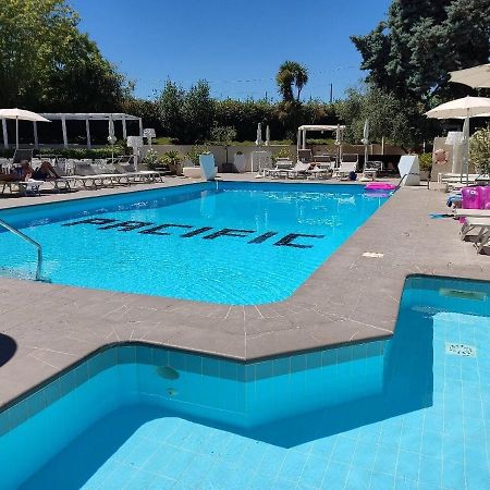 Hotel Pacific カットーリカ エクステリア 写真